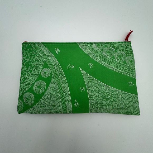 NWT Emirates Airlines Amenity Kit NEW - Picture 2 of 3